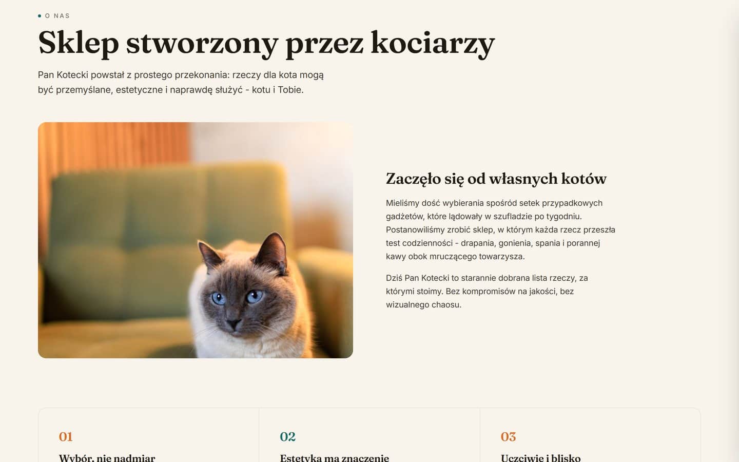 Strona o marce: zdjęcie kota na kanapie, opowieść o powstaniu sklepu i trzy zasady doboru asortymentu
